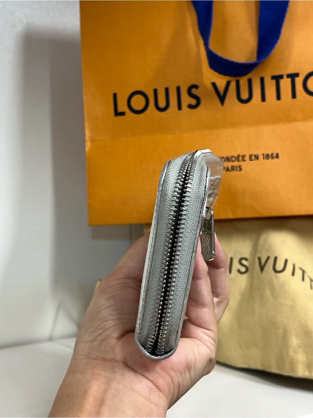 🔥🔥 Louis Vuitton Metallic Silver Suhali Goatskin Zippy Wallet with dust bag